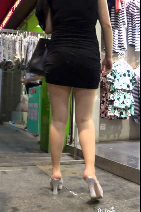 [街拍客视频]jx0393 细腰翘臀黑色紧身短裙少妇