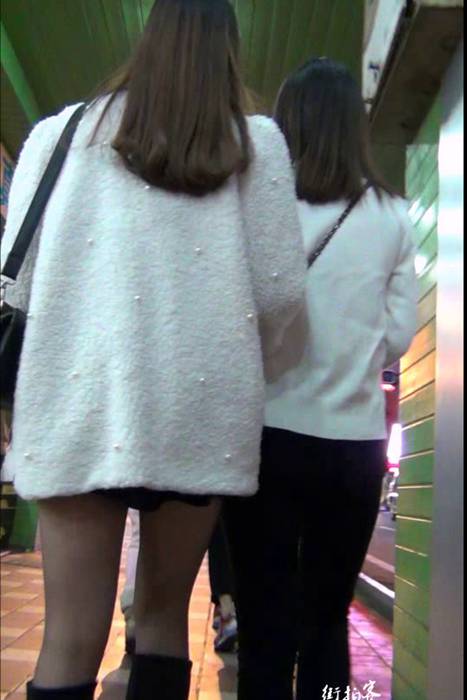 [街拍客视频]jx0622 跟拍布裤热裤两个美少妇