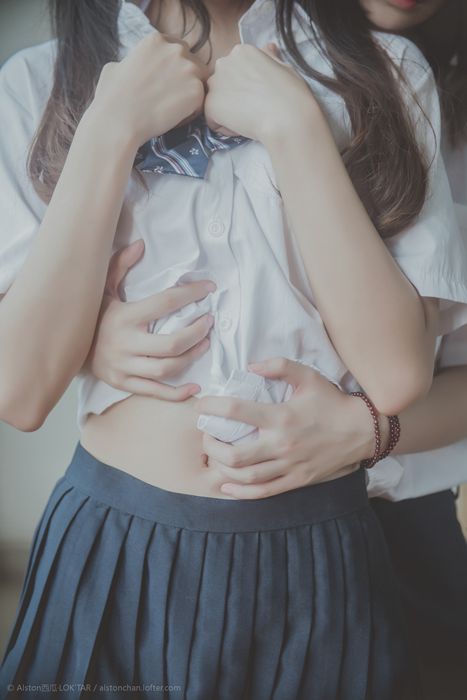 [性感妹子桜桃喵写真]ID0058.百合（桜桃喵&疯猫ss）--性感提示：大奶撕扯娇妻刺激令人心动满眼欲望酥软绵香深陷乳沟蜜桃臀长发披肩高挑人体迷人诱不可挡波峰高凸乳神引诱骚丝女仆装岔开腿